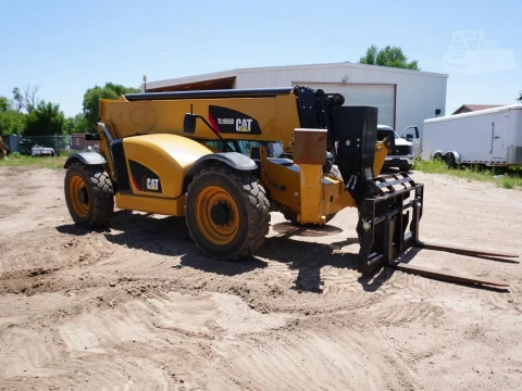 2019 CATERPILLAR TL1055D