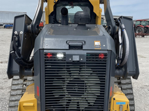DEERE 331G Skid Steer – Track.
