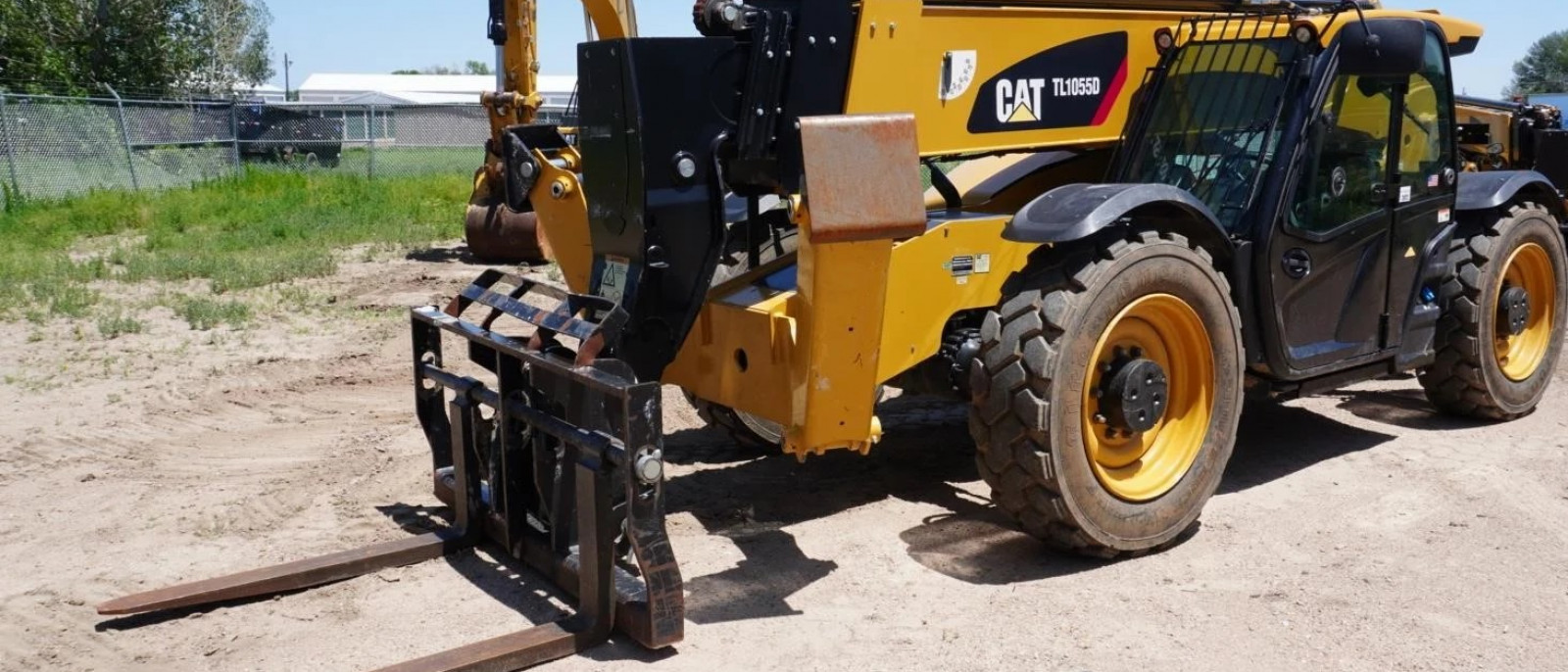 2019 CATERPILLAR TL1055D