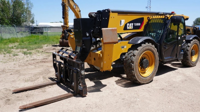 2019 CATERPILLAR TL1055D