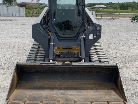 DEERE 331G Skid Steer – Track.