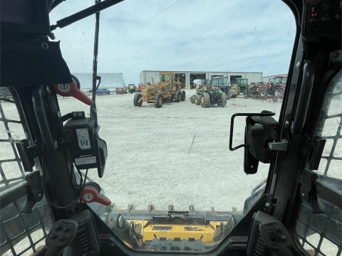 DEERE 331G Skid Steer – Track.