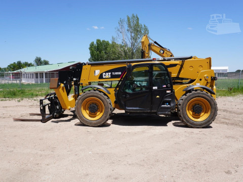 2019 CATERPILLAR TL1055D