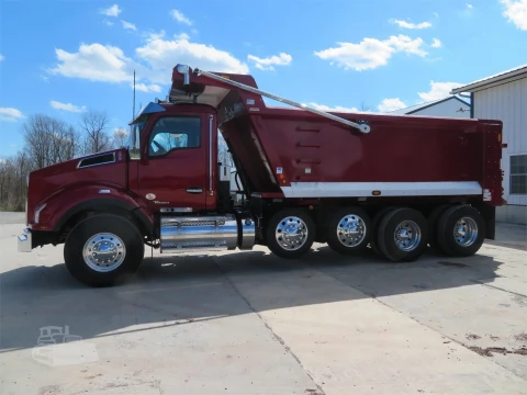 2022 Kenworth T880 Quad Axle Dump Truck 