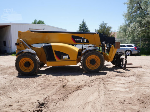 2019 CATERPILLAR TL1055D