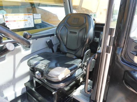 2019 CATERPILLAR TL1055D