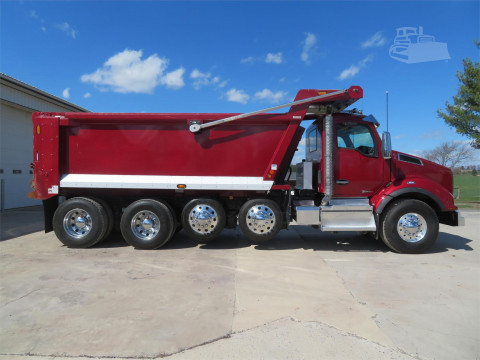 2022 Kenworth T880 Quad Axle Dump Truck 