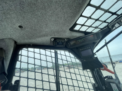 DEERE 331G Skid Steer – Track.