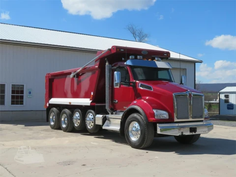2022 Kenworth T880 Quad Axle Dump Truck 