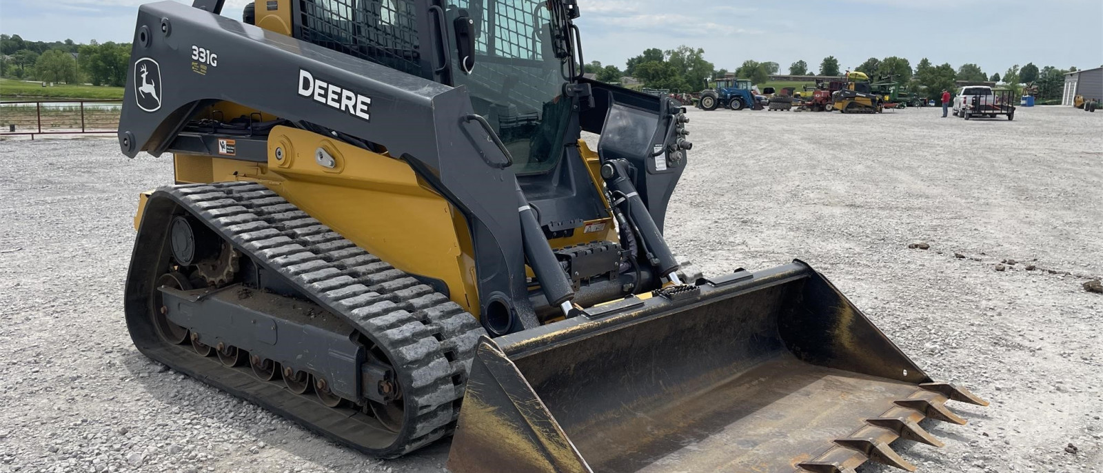 DEERE 331G Skid Steer – Track.
